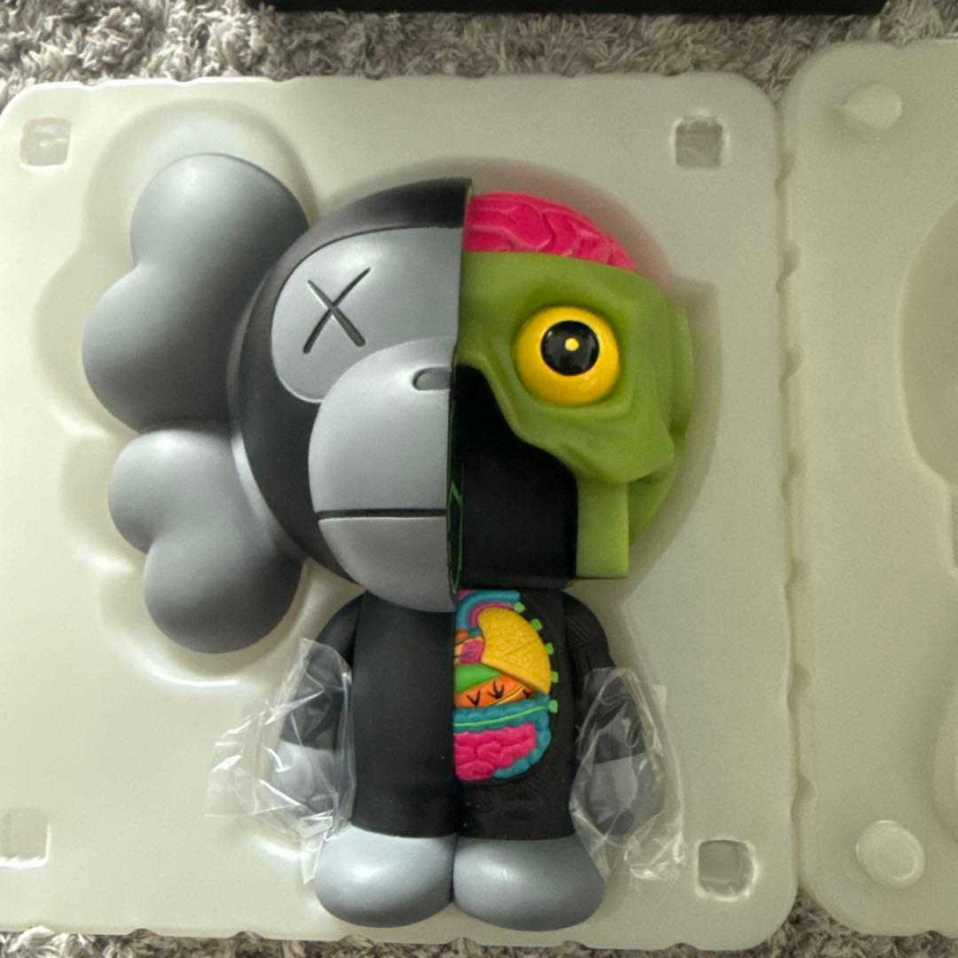 BAPE フィギュア　ape kaws MILO 黒