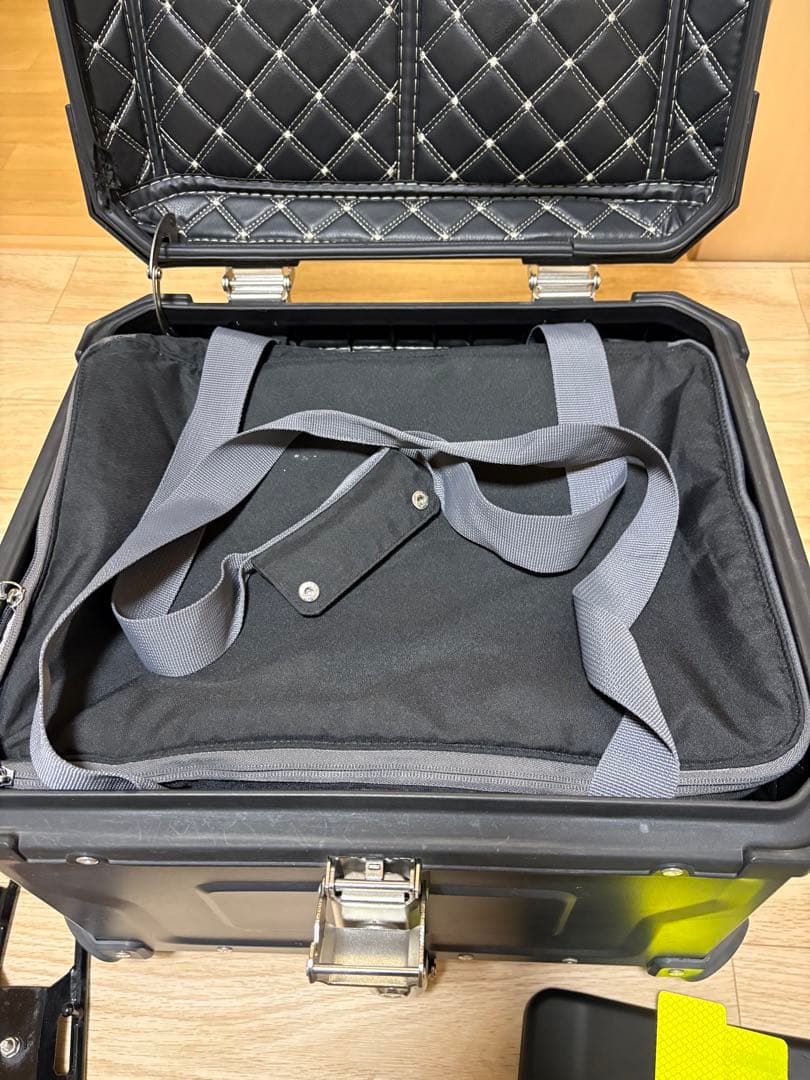 バイク用リアボックス55ℓ、サーモスクーラーバック付き