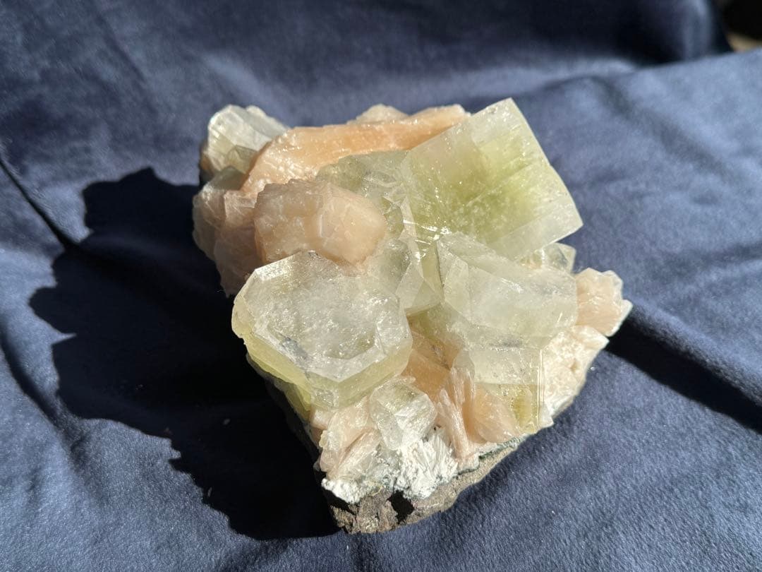 グリーンアポフィライト&ピンクスティルバイト　スーパー特大原石　インド産