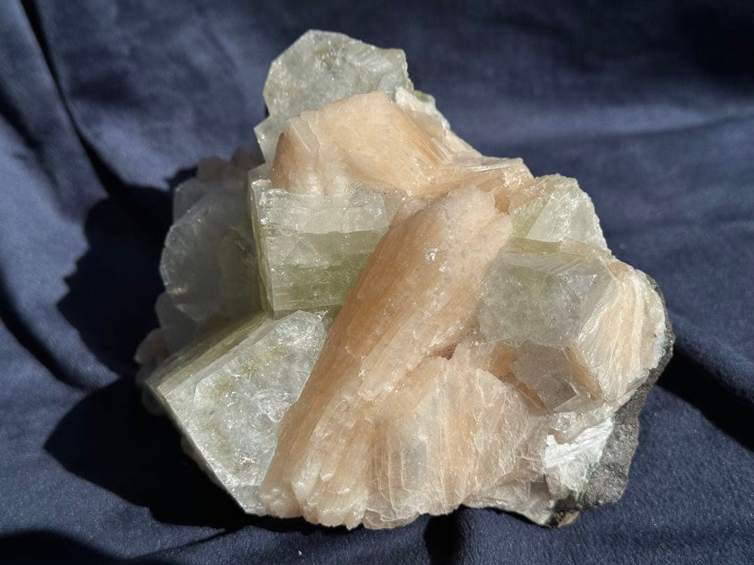 グリーンアポフィライト&ピンクスティルバイト　スーパー特大原石　インド産