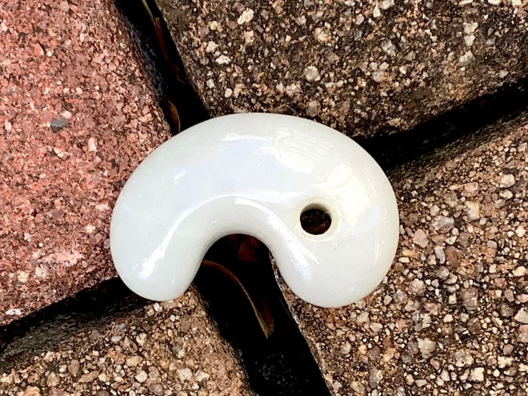 黙って40万円以上‼️糸魚川翡翠ジェダイト勾玉　品質お値段自信あり外部鑑定鑑別書付