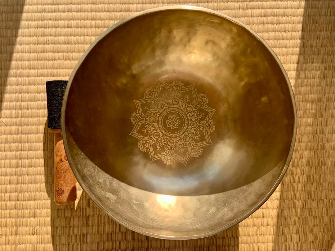 amanamana マンダラ彫シンギングボウル渋金・大