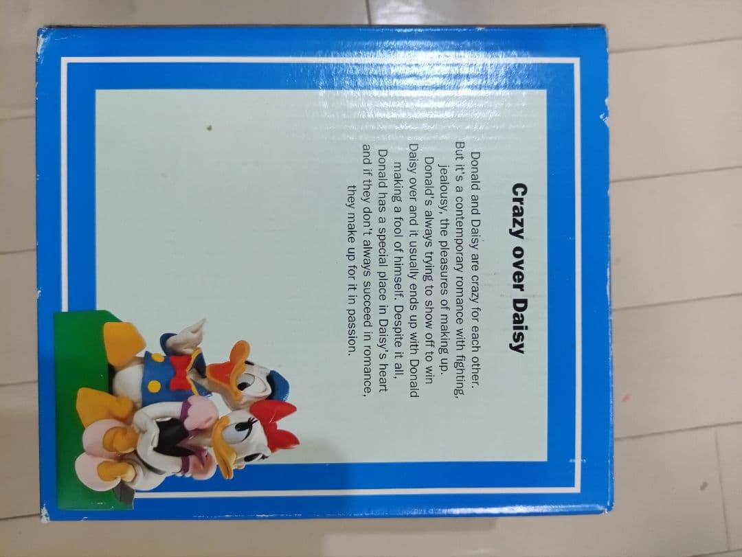 ディズニー　ドナルド　デイジー　ダック　置物　スタチュー　フィギュア