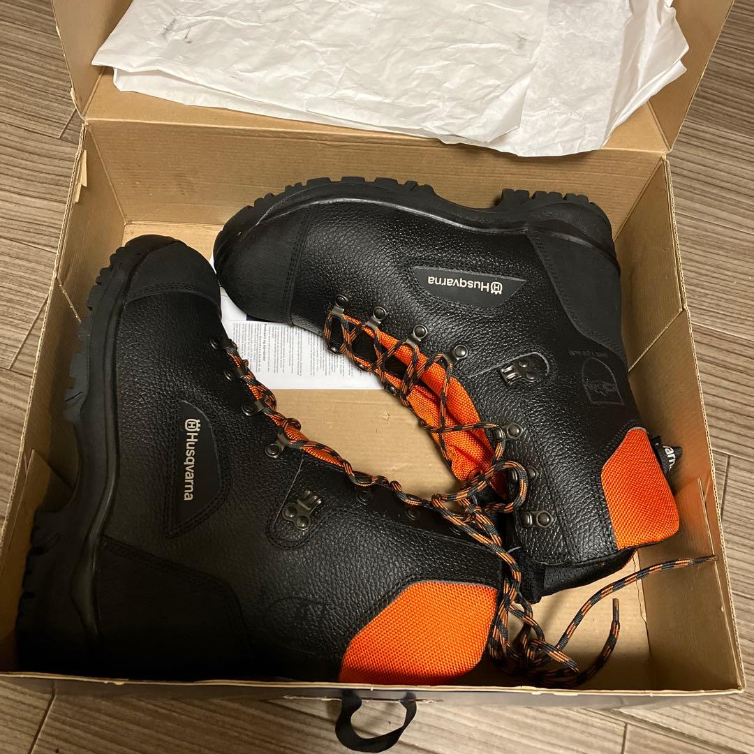 Husqvarna チェーンソーブーツ