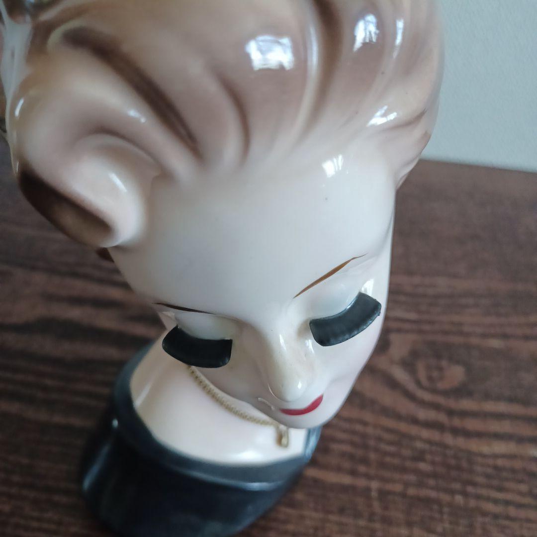 ビンテージ レディヘッドベース 陶器製の置物花瓶　黒のドレスにハートのネックレス