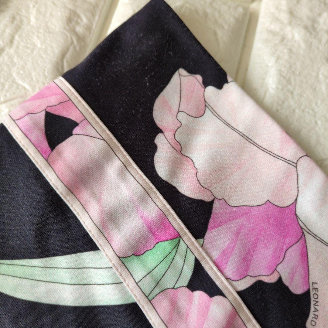 黒地ピンク花柄長袖ワンピース