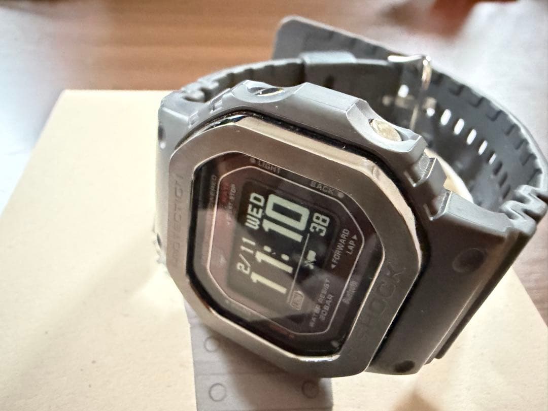 G-SHOCK DW-H5600 グレー x ブラックメタル