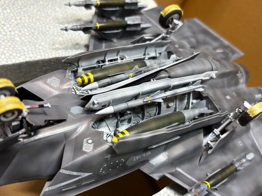 戦闘機　プラモデル完成品　タミヤ　1/48 F-35C ライトニングII