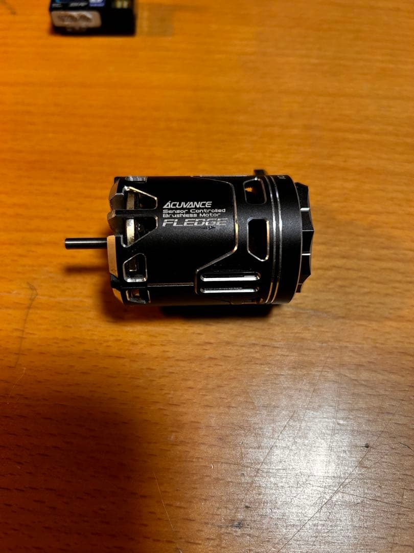 ACUVANCE FLEDGE 10.5T ブラシレスモーター