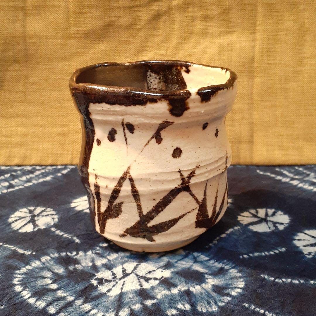 加藤仁  作　黒織部草花紋湯飲み
