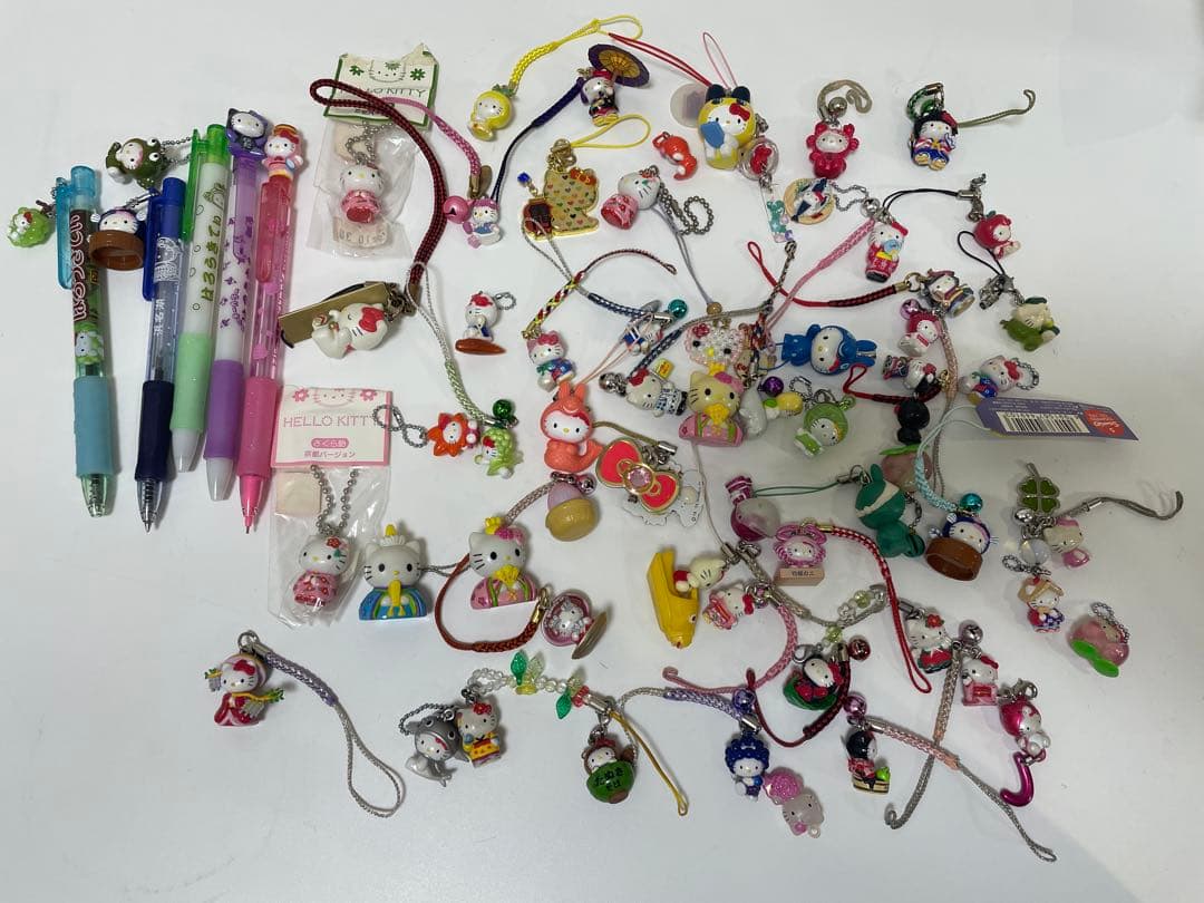 ハローキティ ストラップ ボールペンチャーム ご当地キティまとめ売り 66個