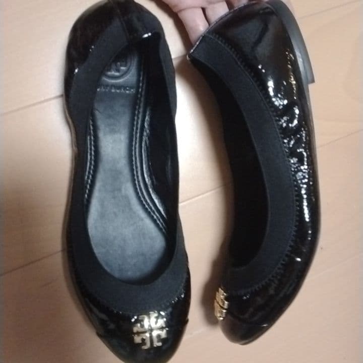 1回着用　トリーバーチ　サイズ6　黒色　エナメル　バレエシューズ　フラット