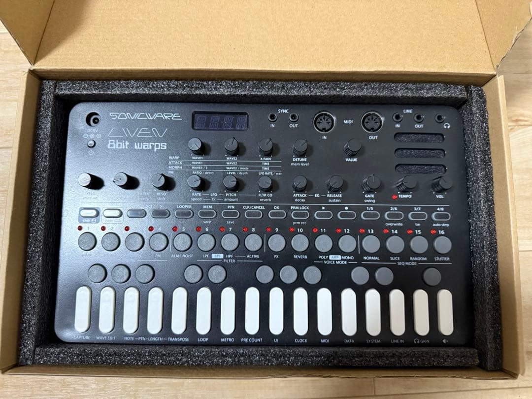Sonicware 8bit warps シンセサイザー 本体　LIVEN