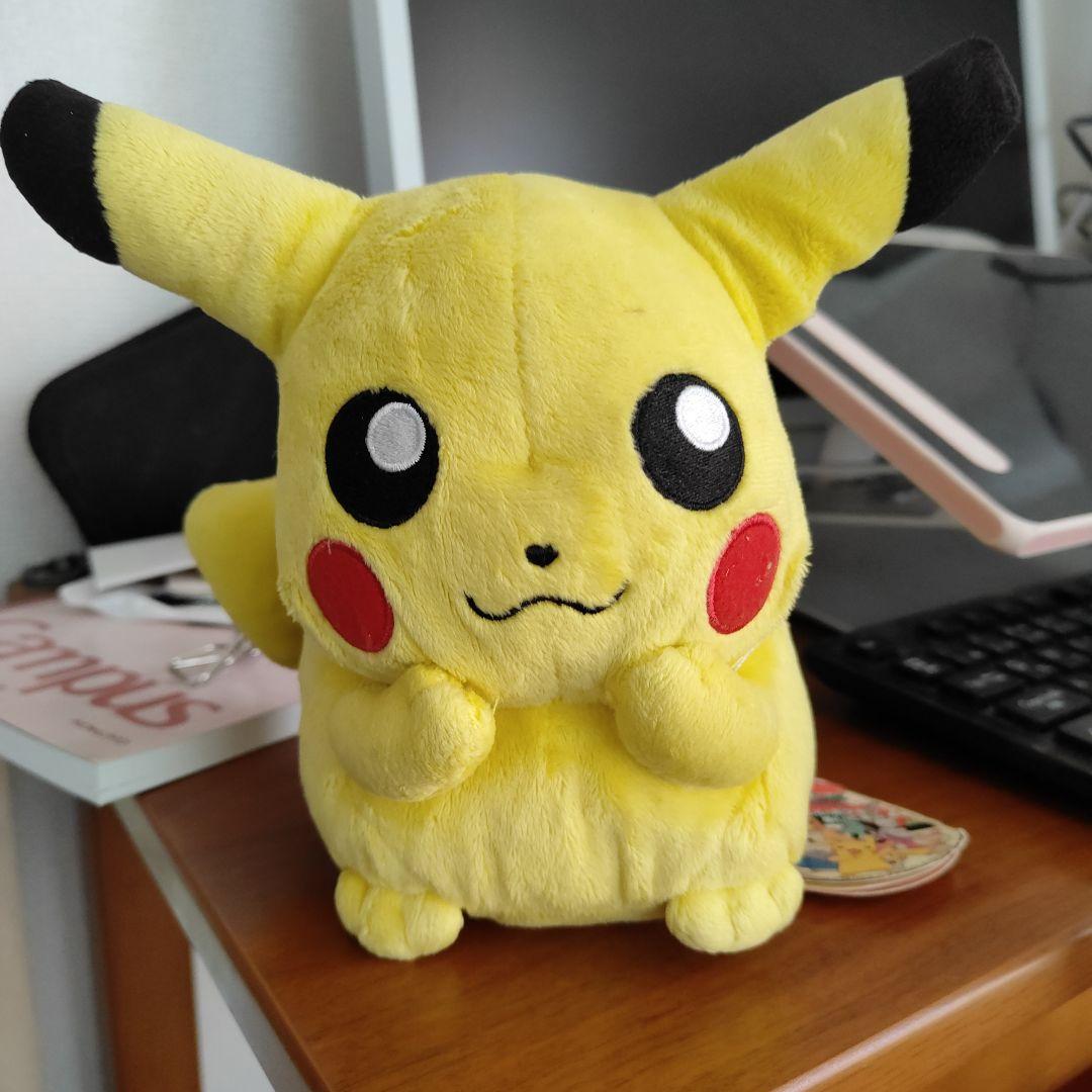 ピカチュウぬいぐるみ