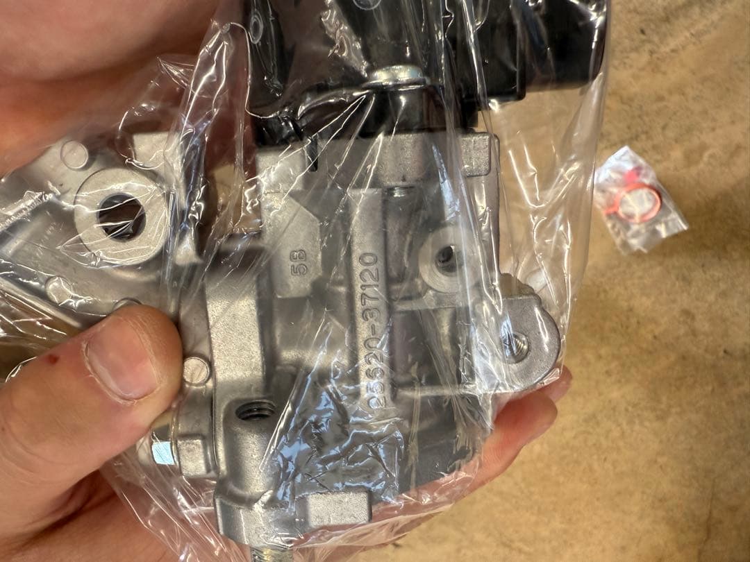 30プリウス EGRバルブ　ガスケット付き トヨタ純正　新品未使用