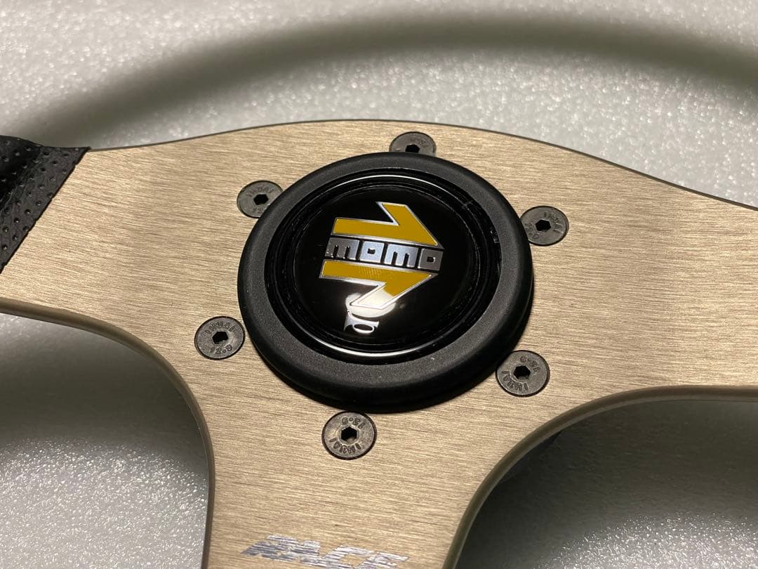 momo race & THRUSTMASTER T300用実車ハンドル変換ボス