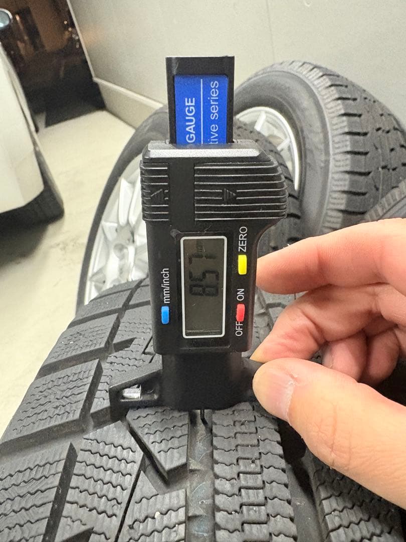 イボ付きプリウス60系pcd114 スタッドレス　2023年31週製