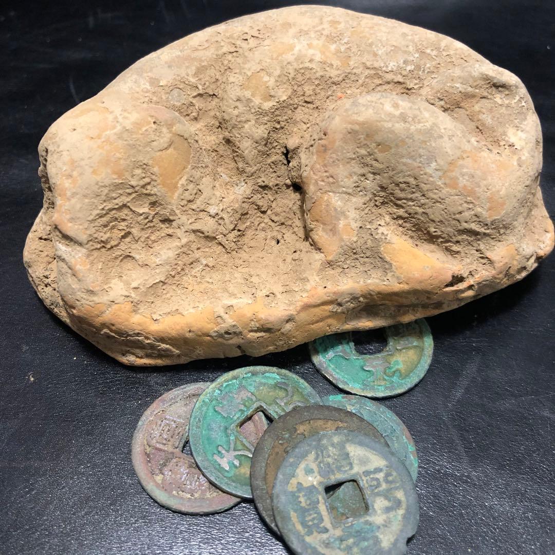 蔵から中国古銭と一緒の箱から出てきた 5体の内の1体　 犬イヌ中国古美術土器