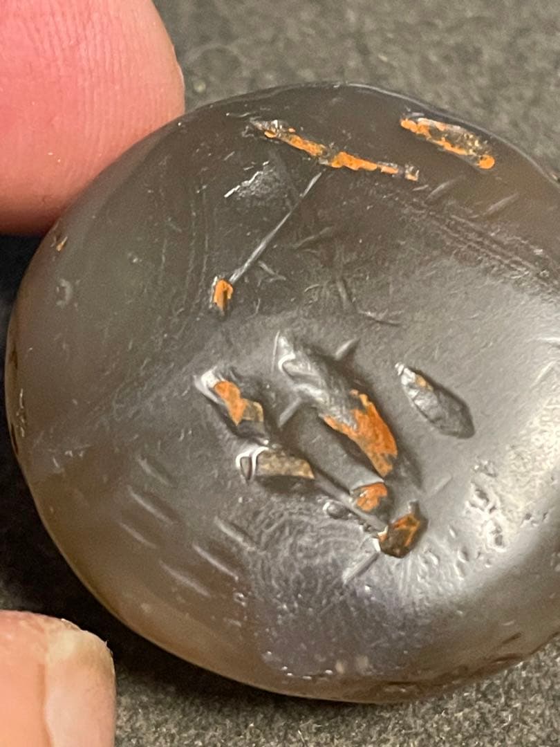 縄文期 津軽錦瑪瑙線刻垂飾珠　線刻 石肌に遺朱　出土品