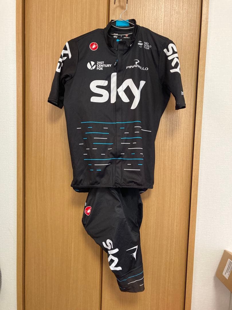 カステリ　チームSKY サイクルジャージ　Sサイズ