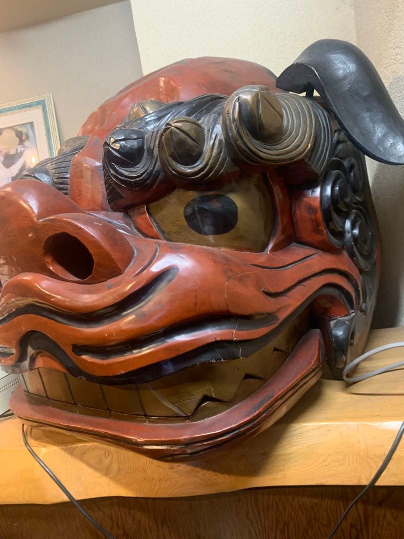 中国の獅子頭の木彫り　口は空きます　一刀彫では有りません　40年前購入中国製