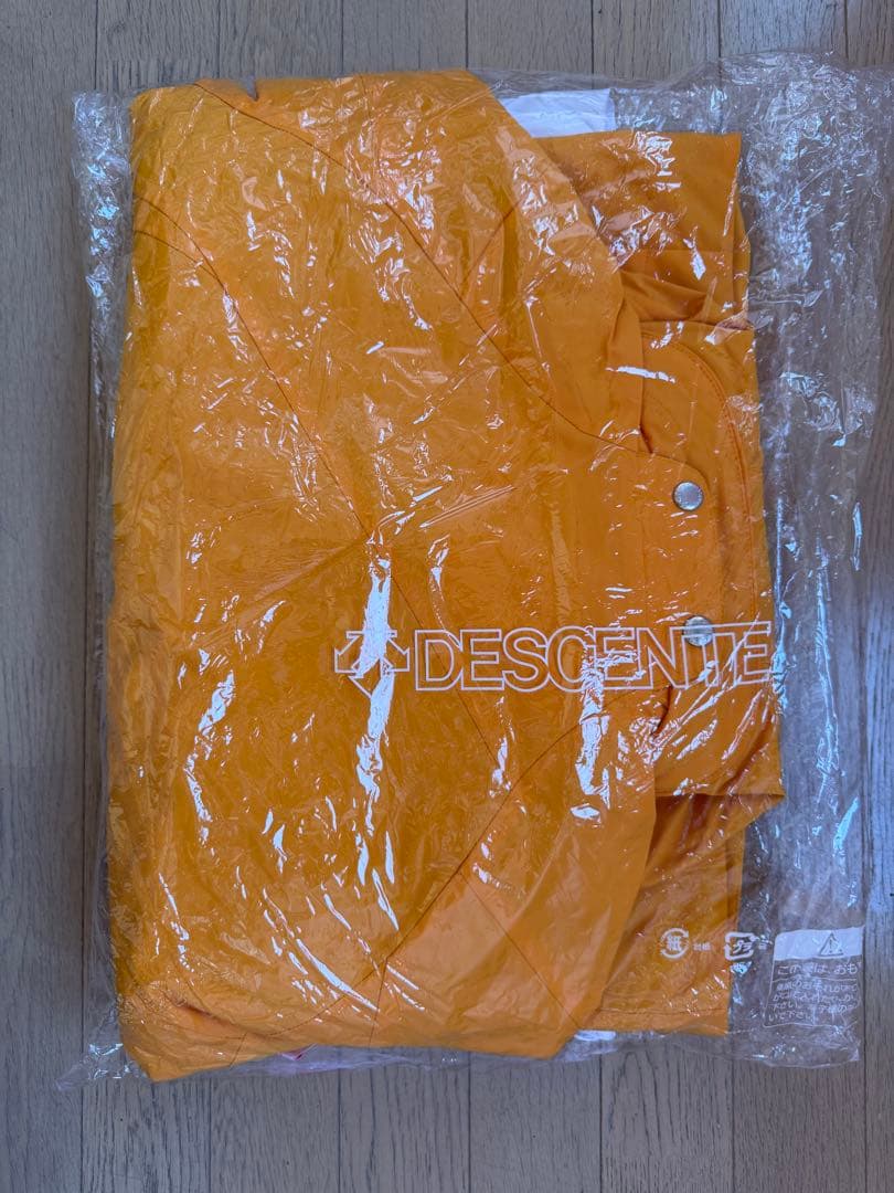 DESCENTE スキーウェア 新品　上下タグ付
