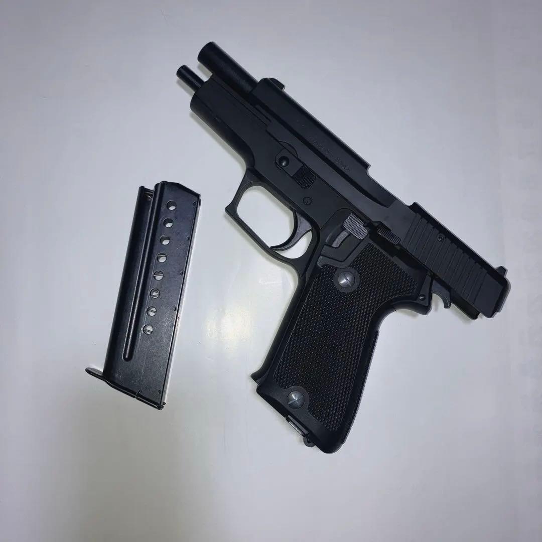 9ミリ拳銃(SIG P220) モデルガン