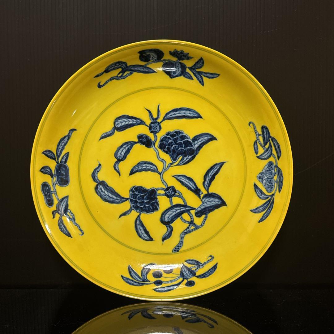 中国古玩 黄地青華折枝華紋盤 大明成化年製銘 大皿