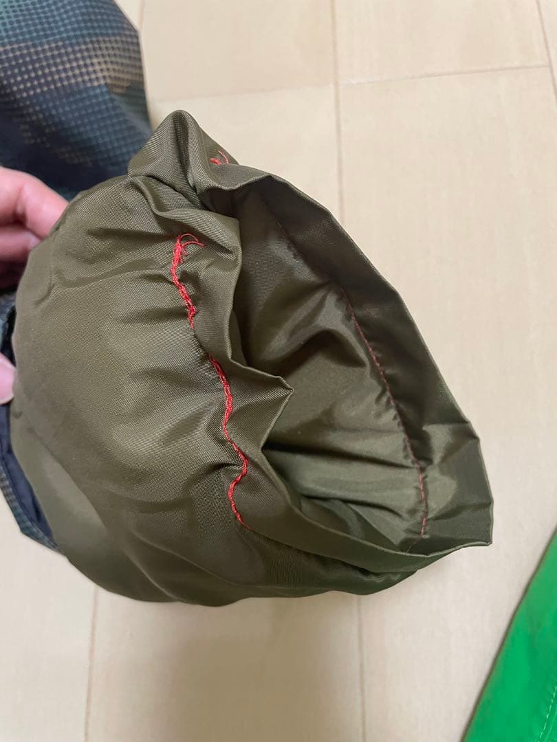 バートン　キッズ　迷彩フード付きウェアと緑色パンツセット