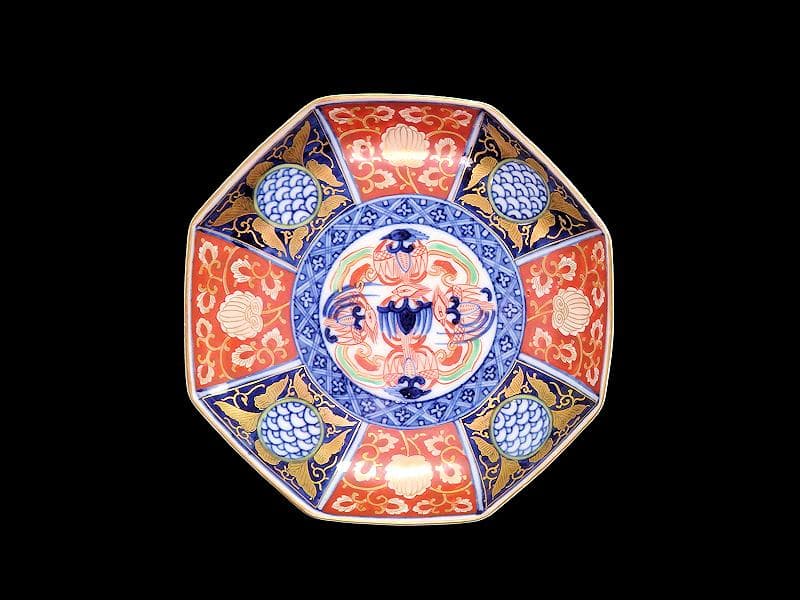 大聖寺伊万里　金襴　金唐草に青海波の図　描分八角６寸皿　２枚　079AS-CQe