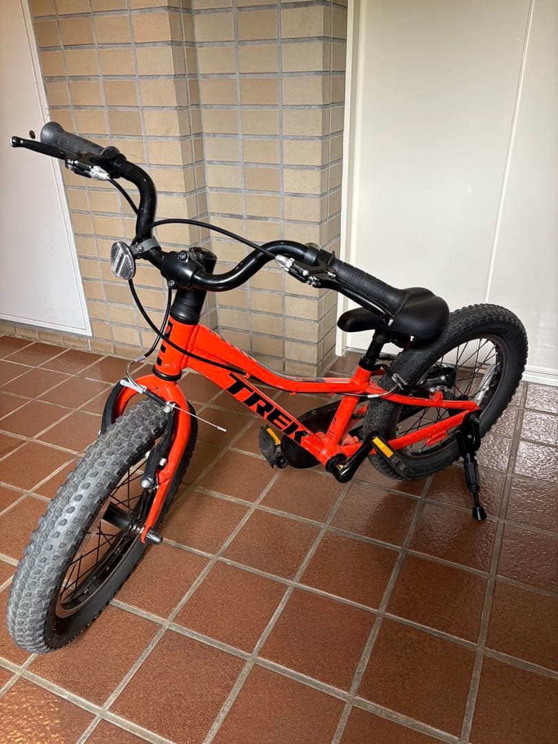 TREK トレック 16インチ 送料込み 全て純正品　補助輪&スタンド付き♪