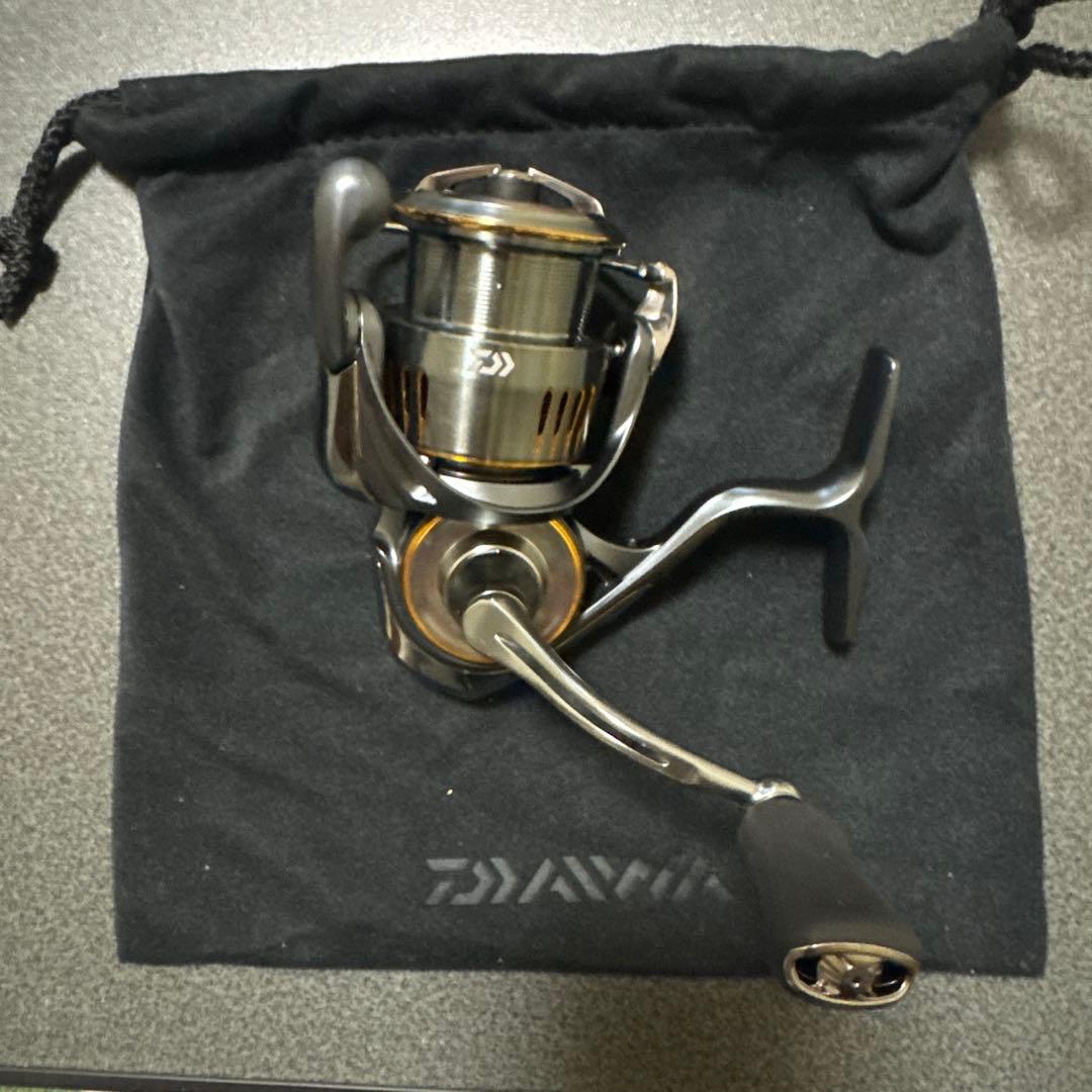 新品未使用Daiwa 23AIRITY PC LT2500 リール 収納袋付き