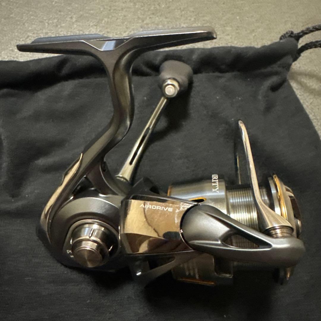 新品未使用Daiwa 23AIRITY PC LT2500 リール 収納袋付き