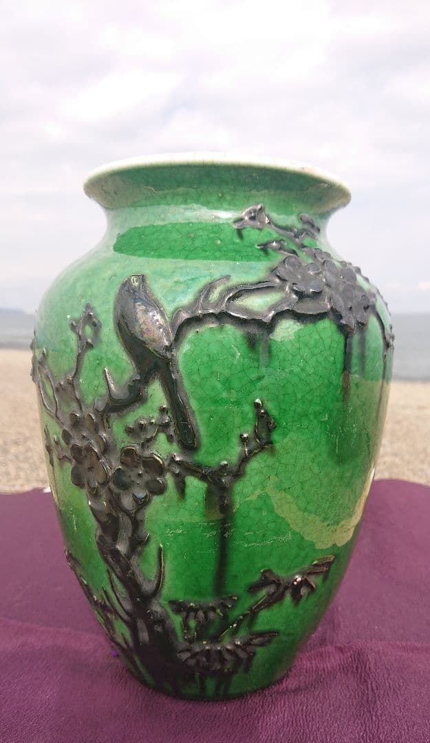 宣徳年製緑釉壺