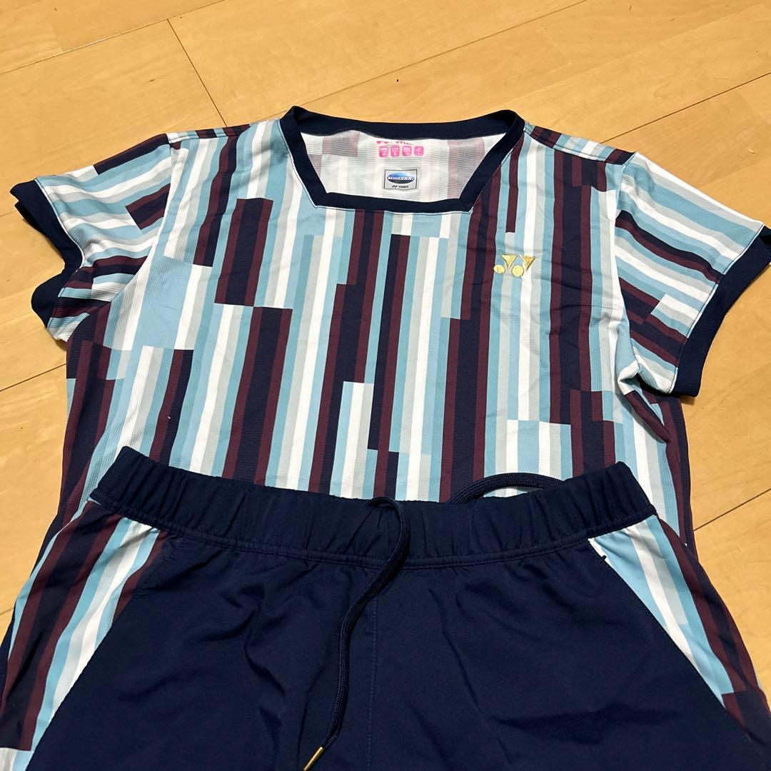 【美品】数回着用スポーツウェア テニス用 青白赤ストライプ