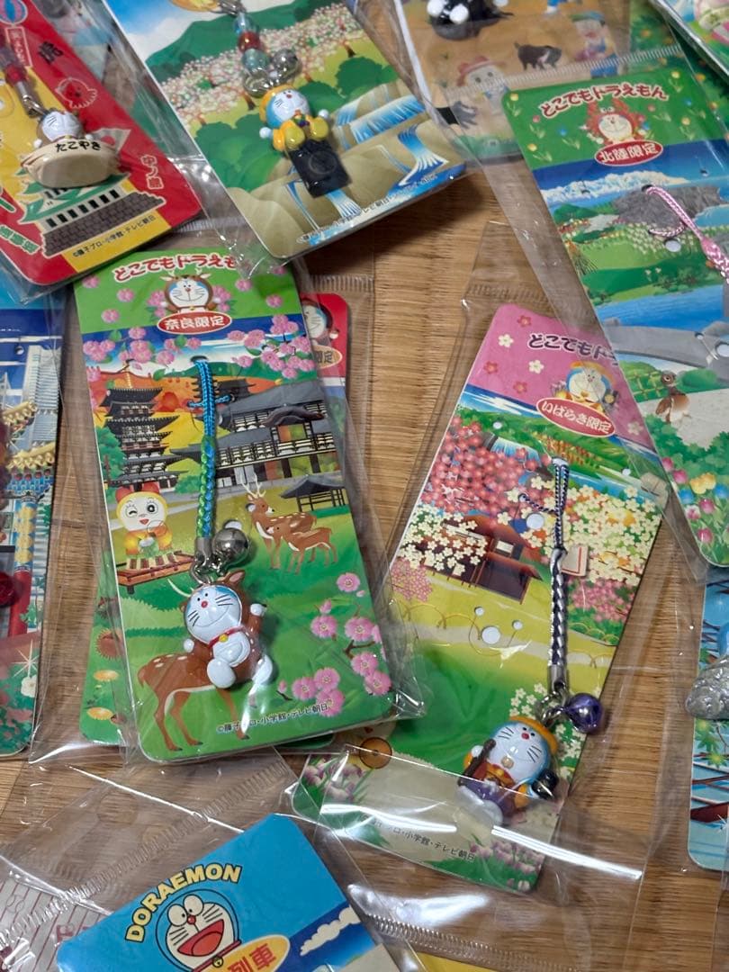 【値下げ】ドラえもん 全国　根付け　ストラップ 130個セット　おまけ付き