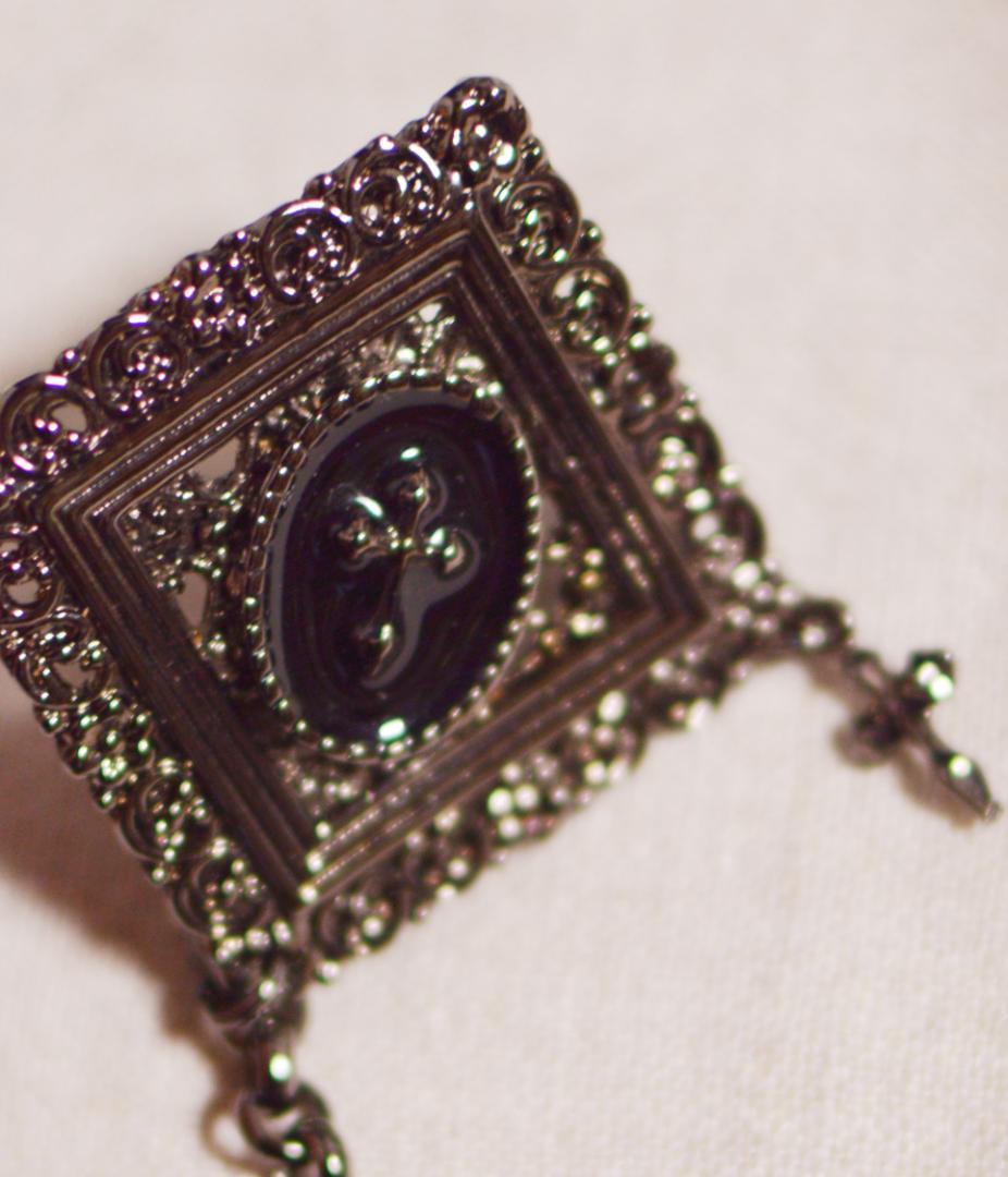 BPN　チェーン付きダブルブローチ