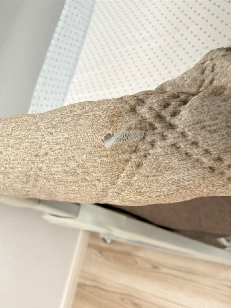 ベージュ メッシュカバー付きベビーベッド