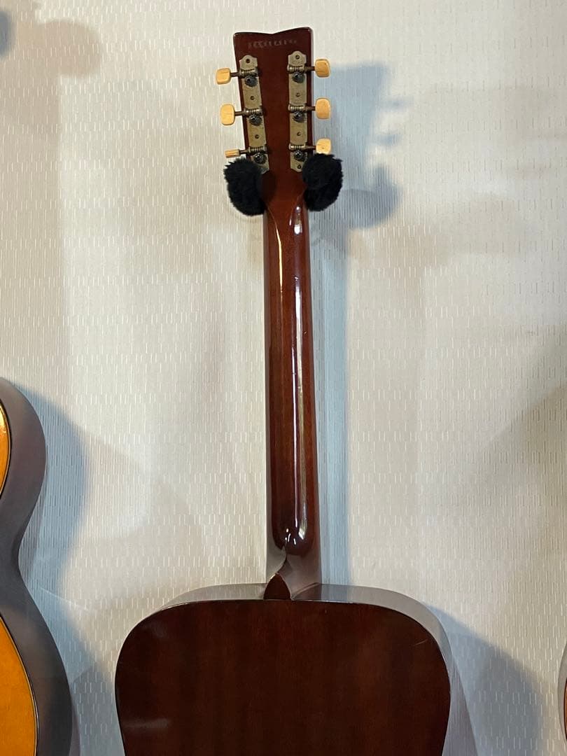 ビンテージなYAMAHAフォークギターソフトケース付きます。