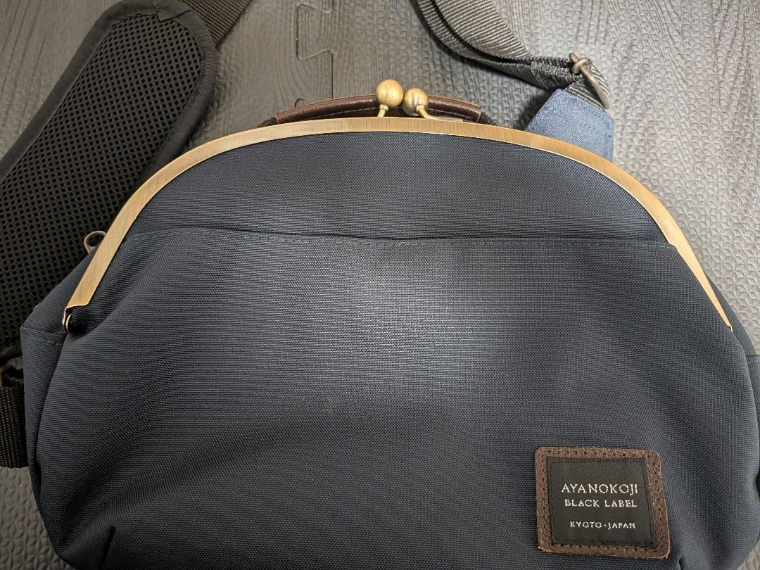 アヤノコウジ ブラックレーベル がま口 ポシェット型 ボディバッグ