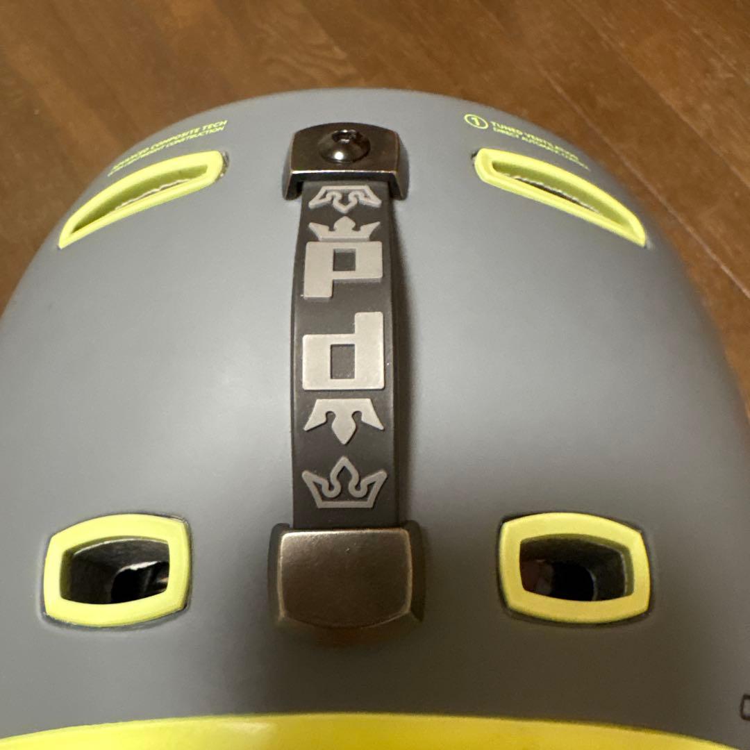 スキーヘルメット　Pret