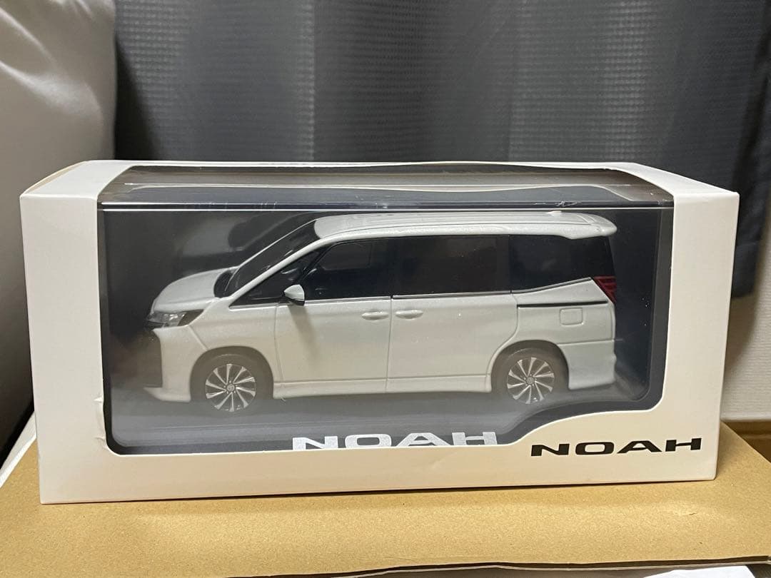 トヨタ ノア カラーサンプル ホワイトパール