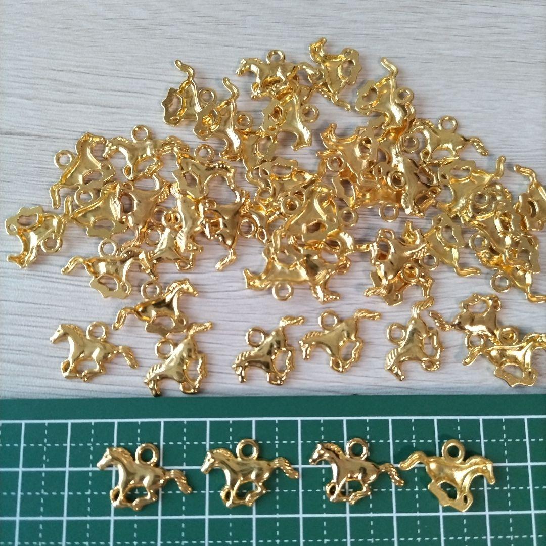 14点おまとめ　n20 馬のチャーム　ゴールド【50個】干支　縁起物