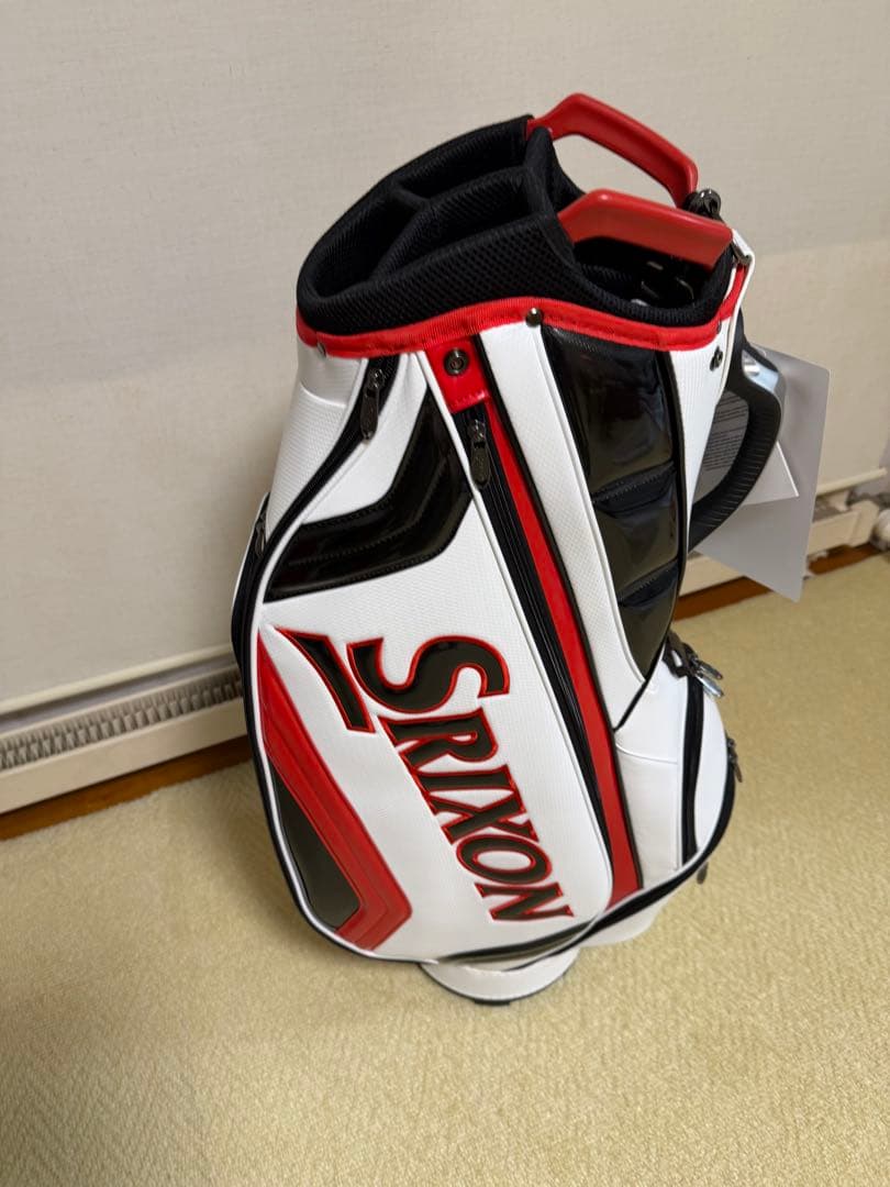 新品スリクソンキャディバッグ　GGC-S166 かなり軽量でカッコいいです。