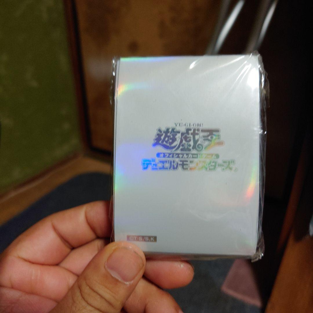 遊戯王 閃光の波動 初期ロゴ スリーブ 白　　未開封　希少