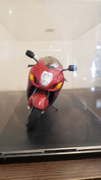 限定色！美品！SUZUKI 隼　はやぶさ　バイク　模型　プラモデル