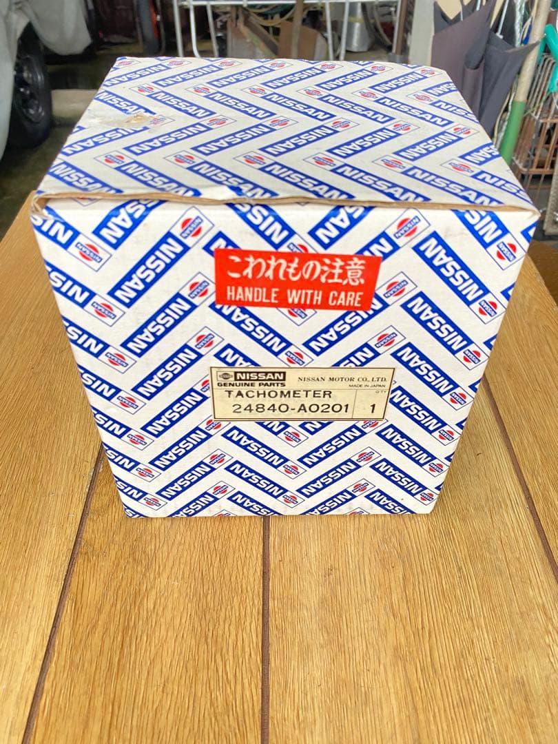 z432「タコメーター」 　箱スカ前期2000GTR専用 　箱入り，未使用