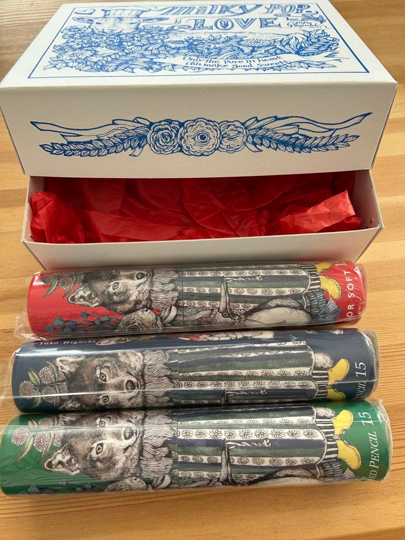 ヒグチユウコ　アーティスト色鉛筆45色赤、青、緑系3セット　ミルキーポップ空箱