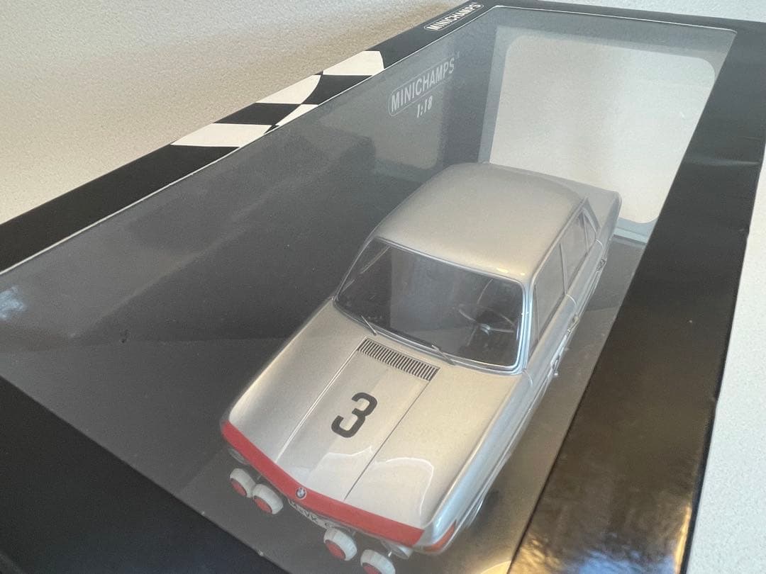 ミニチャンプス社製 1/18  1800 TiSA