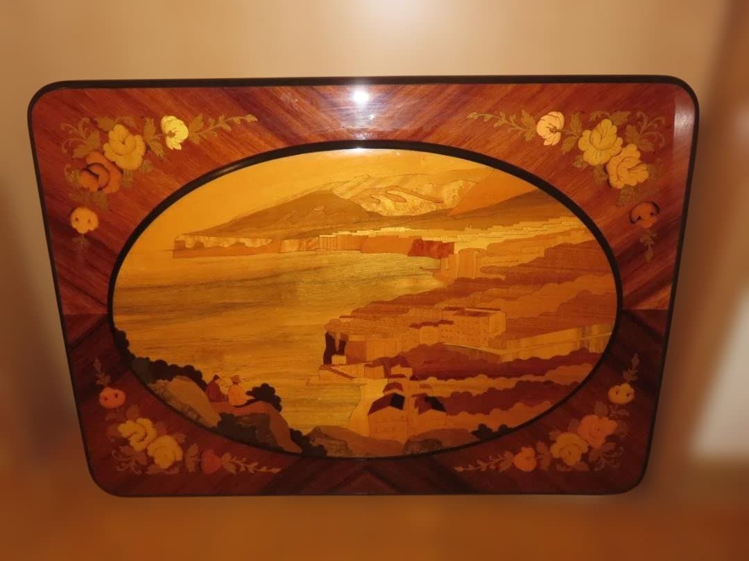 イタリア製の木象嵌（もくぞうがん）の壁掛け飾り